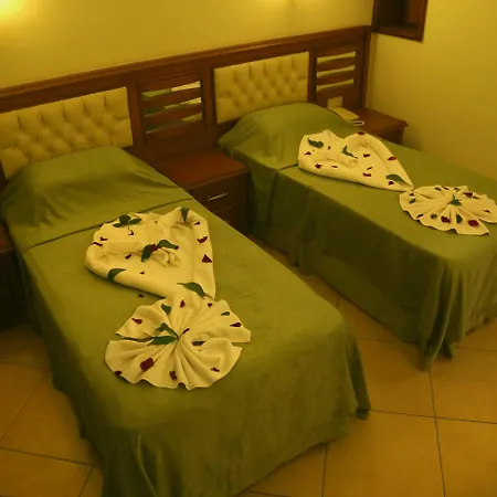 Ξενοδοχείο Club Karakas 4*
