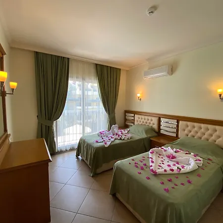 Ξενοδοχείο Club Karakas 4*