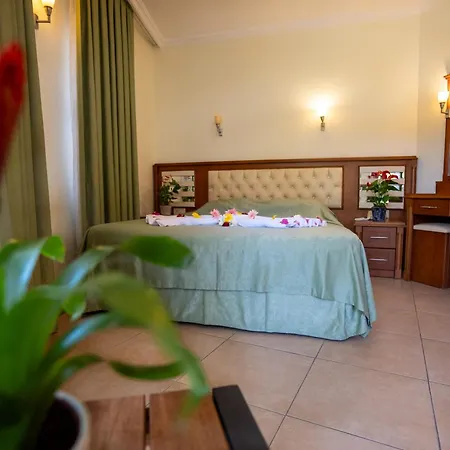 Ξενοδοχείο Club Karakas 4*