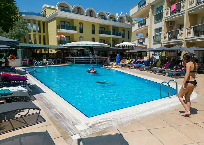 Club Karakas Otel 2*