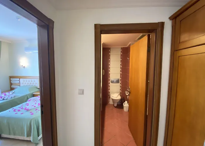 Club Karakas Otel 2*