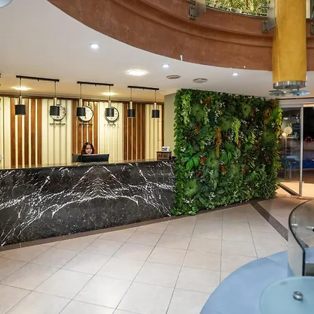 Club Karakas Hotel 4*